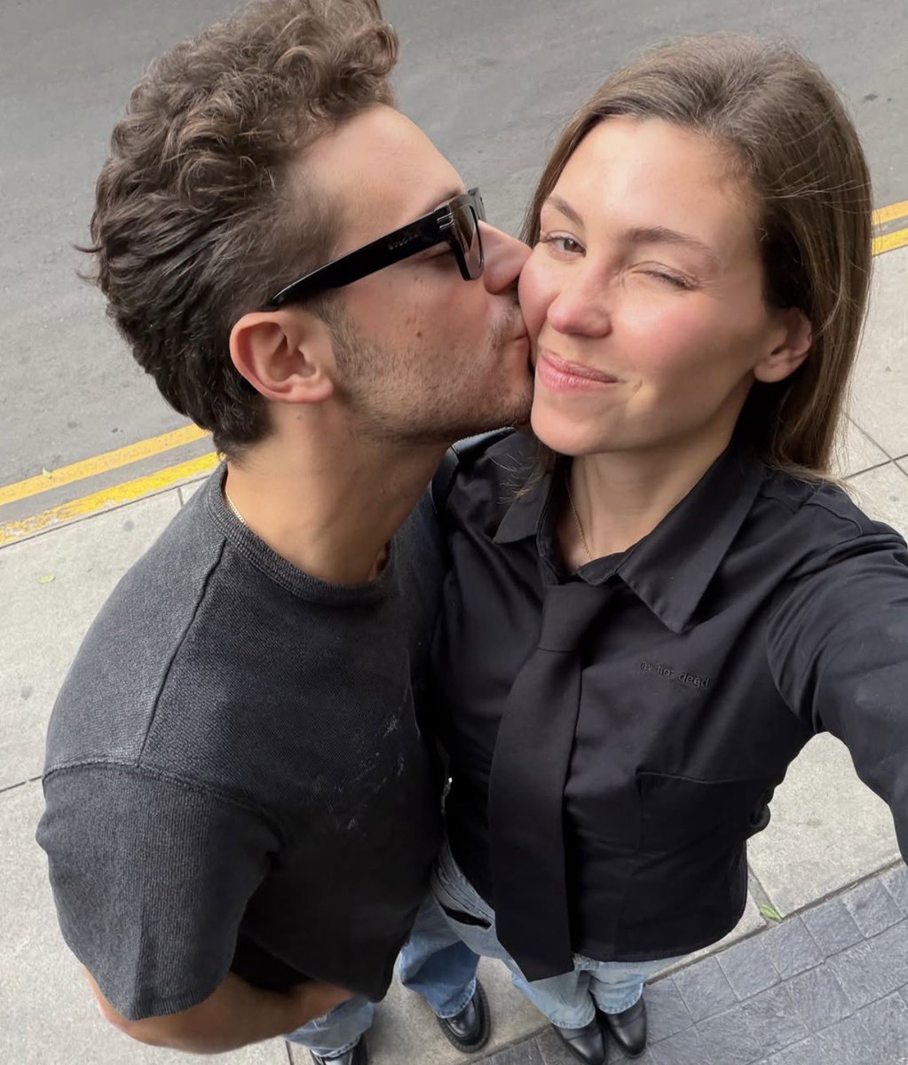 pasqvilla's tweet photo. sempre que karol e ruggero estão juntos o povo esquece da camila e diego rs https://t.co/LfoVovpjcO