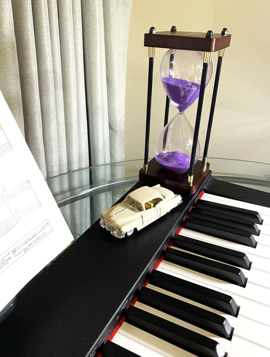 Piano_Simple888's tweet photo. おはようございます🎹

今週土曜日のレッスンに向けて
朝練にも気合が入ります。

今の自分には少し難しい課題。
1小節を進めるだけでも
たくさんの時間が必要です。

手をいっぱい広げる4和音。

「ちゃんと音が出ているし、出来ていますよ」

先生の言葉に励まされながら
焦らず、一歩ずつ進みます。 https://t.co/G3cNvzHdZE
