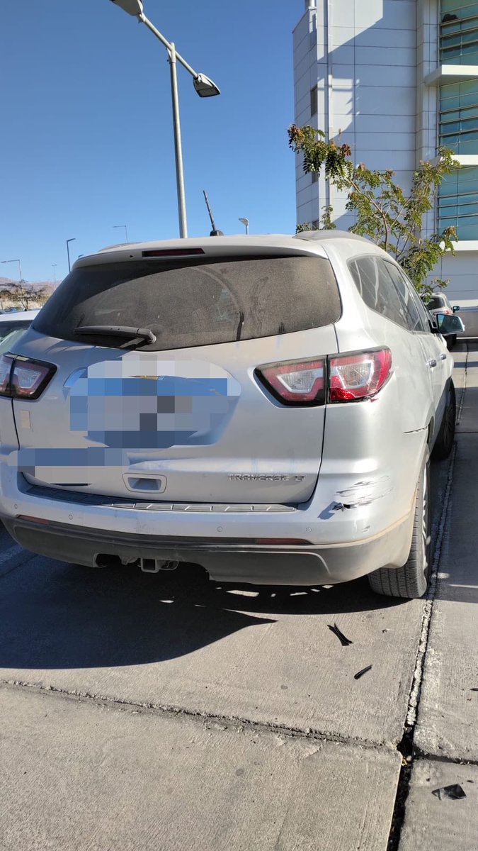 tamaruma's tweet photo. Me chocaron el auto en el estacionamiento de la pega 🫩 https://t.co/dwOY3WasyE