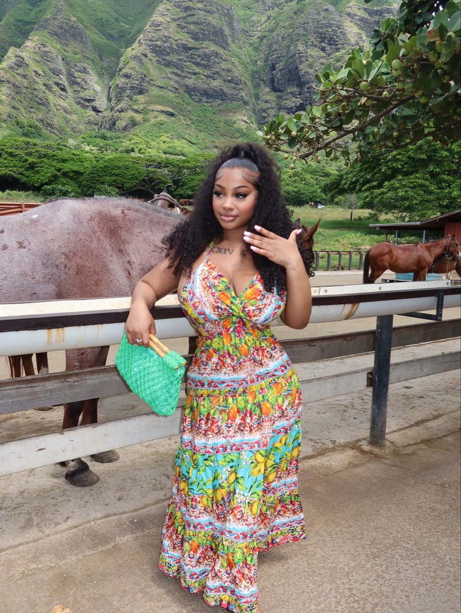 Dabombbestmari's tweet photo. Aloha mami🌺 https://t.co/xdSAU4f1hu