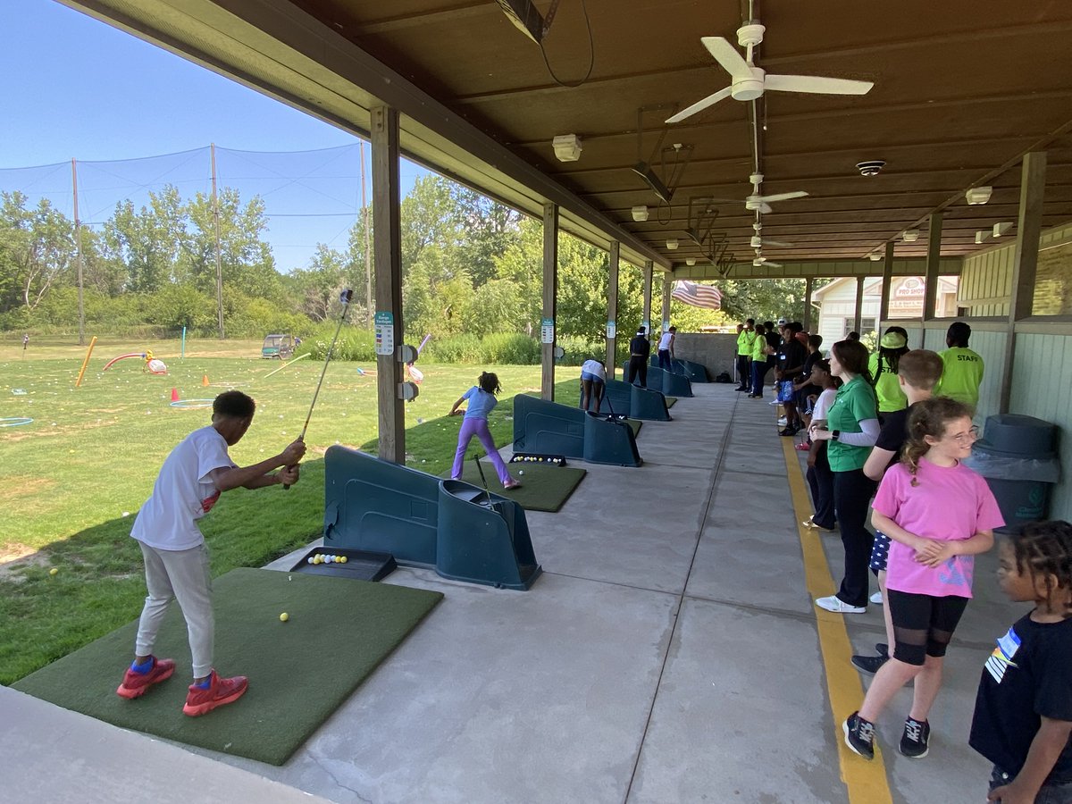 FirstTeeCLE's tweet photo. We had a great afternoon hosting kids and staff from the City of Cleveland's Parks and Recreation summer program. In addition to enjoying golf activities, the group was treated to ice cream--served by Coach Michael &amp; Coach Veronica!
@CityofCleveland #BuildingGameChangers https://t.co/v8c1UUBA3z