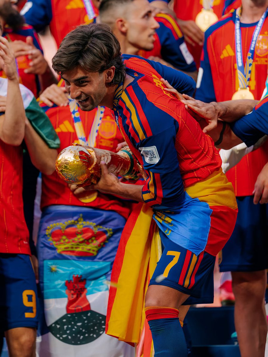 scuderiaslovely's tweet photo. Ferran Torres, world champion ❤️ https://t.co/PtDGZACL0n