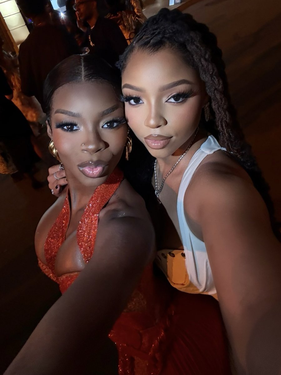 blacktwiterthrd's tweet photo. Olandria and Chloe Bailey!✨ https://t.co/w4Sjc8OtJN