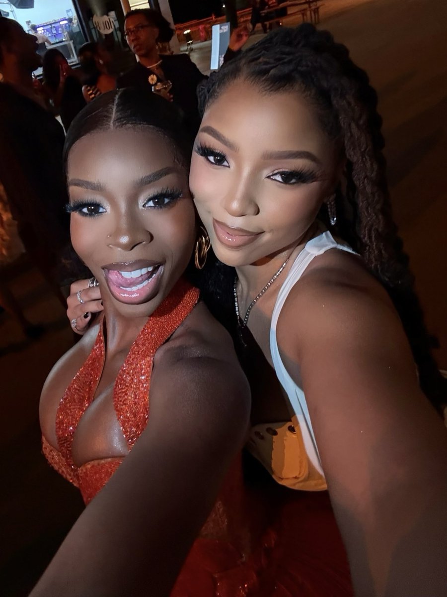 blacktwiterthrd's tweet photo. Olandria and Chloe Bailey!✨ https://t.co/w4Sjc8OtJN