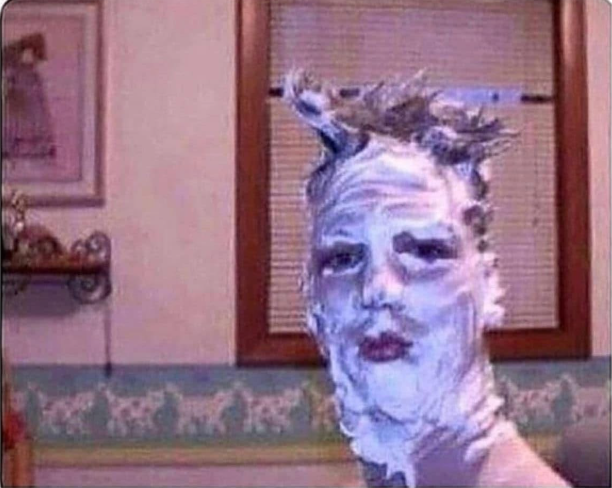 Callunc's tweet photo. When you in the shower and the lights flicker 😳 https://t.co/UnaOz3caoc