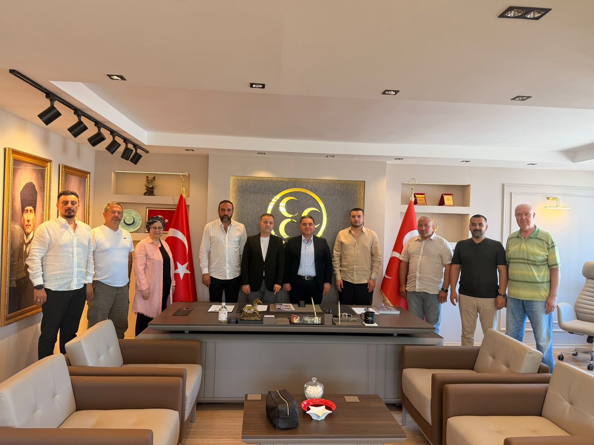 ibrahimulusoytr's tweet photo. Avcılar MHP İlçe Başkanlığını ziyaret ederek İlçe Başkanı Erhan Bulaca ve yönetim kurulu üyeleri ile bir araya geldik, hoş sohbet , ettik, nazik misafirperviklerinden dolayı teşekkür ediyor, muvaffakiyetler diliyorum. 
@_MHPistanbul_ 
@BBvolkanyilmaz 
@rahmancanmhp 
@erhanbulaca https://t.co/b5l1DpIA3p