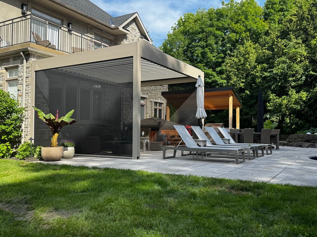 house_of_canvas's tweet photo. Luxury that adapts to the forecast. With adjustable louvres overhead and integrated screens on the sides, this Stobag Bavona offers ultimate protection without compromising the elegance of this poolside retreat. 

Product: Stobag Bavona https://t.co/Rj5j44w56N