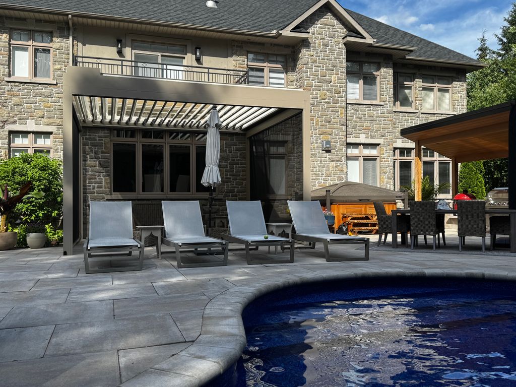 house_of_canvas's tweet photo. Luxury that adapts to the forecast. With adjustable louvres overhead and integrated screens on the sides, this Stobag Bavona offers ultimate protection without compromising the elegance of this poolside retreat. 

Product: Stobag Bavona https://t.co/Rj5j44w56N