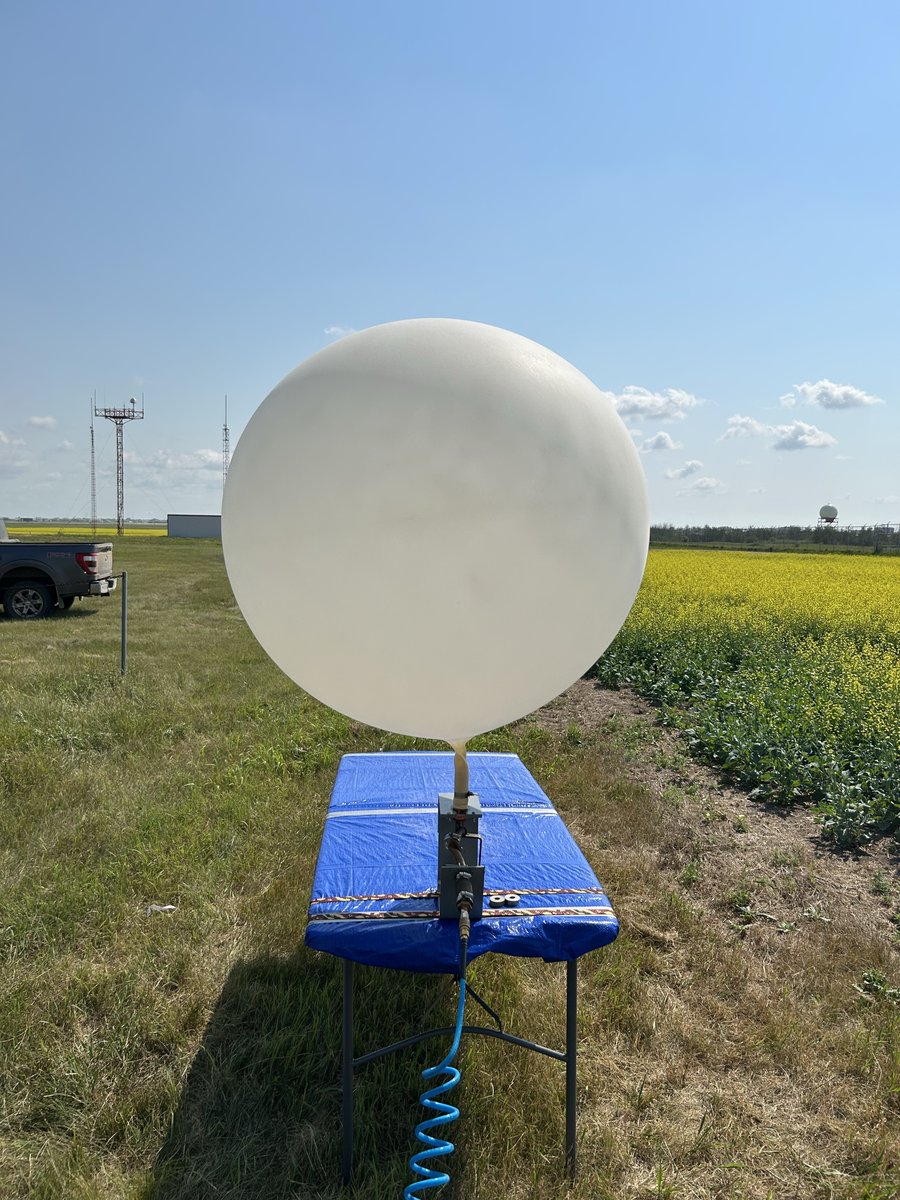 environmentca's tweet photo. 🎈 New in Saskatoon! We have set up a mobile upper air station that launches a weather balloon every weekday this summer to collect valuable data and improve severe weather forecasts across the #Prairies. 🌦️⚡ https://t.co/wDeY8tbjG8