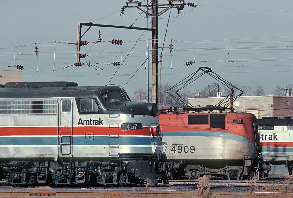 SantaFeAlways's tweet photo. Amtrak E8A 457 (ex-PC 4300, PRR 5700A) and GG1 4909 (ex-PC 4909, PRR 4909) at the Ivy City terminal in December 1980.

Roger Puta Collection
Description by Marty Bernard
Public Domain 🇺🇸 https://t.co/kmFuzuBaFa