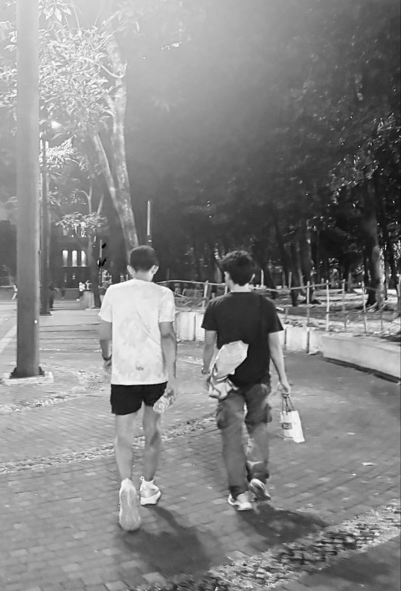 unsafedplacee's tweet photo. kegiatan positif sama anak x sekalian meet up ceritanya, taulah aku yg mana 😌

thank u J, kal, Ken, -Va ilang duluan https://t.co/2StTflKysY