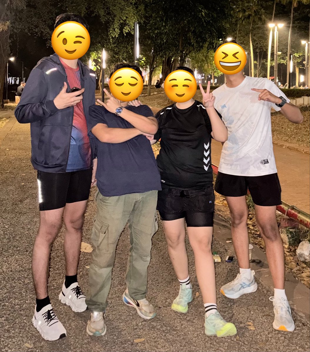 unsafedplacee's tweet photo. kegiatan positif sama anak x sekalian meet up ceritanya, taulah aku yg mana 😌

thank u J, kal, Ken, -Va ilang duluan https://t.co/2StTflKysY
