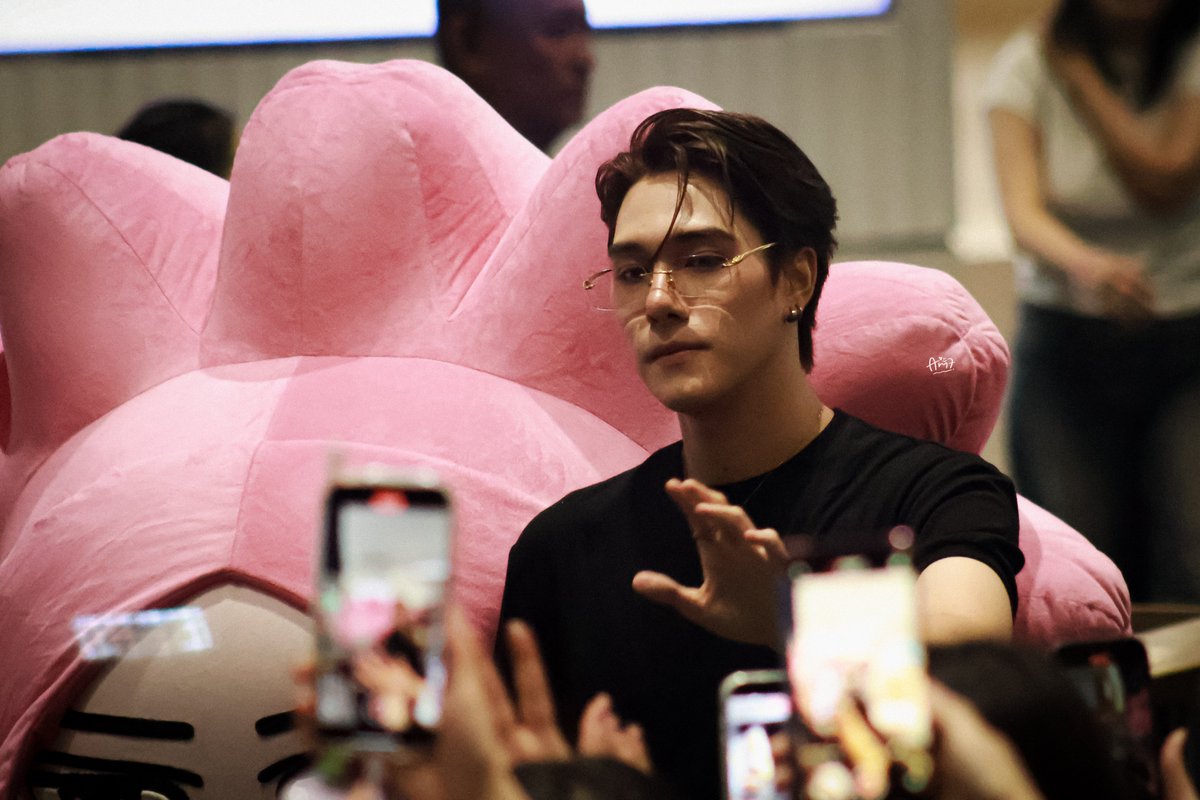 aim7spt's tweet photo. 290726 — พ่อลูกคู่แบด 😎⛓️🌸🔥🖤✨️

#งานมหกรรมนิยายนานาชาติ2026xSkyNani
#hirunkit_ #NEONA https://t.co/zkTJjfINZp
