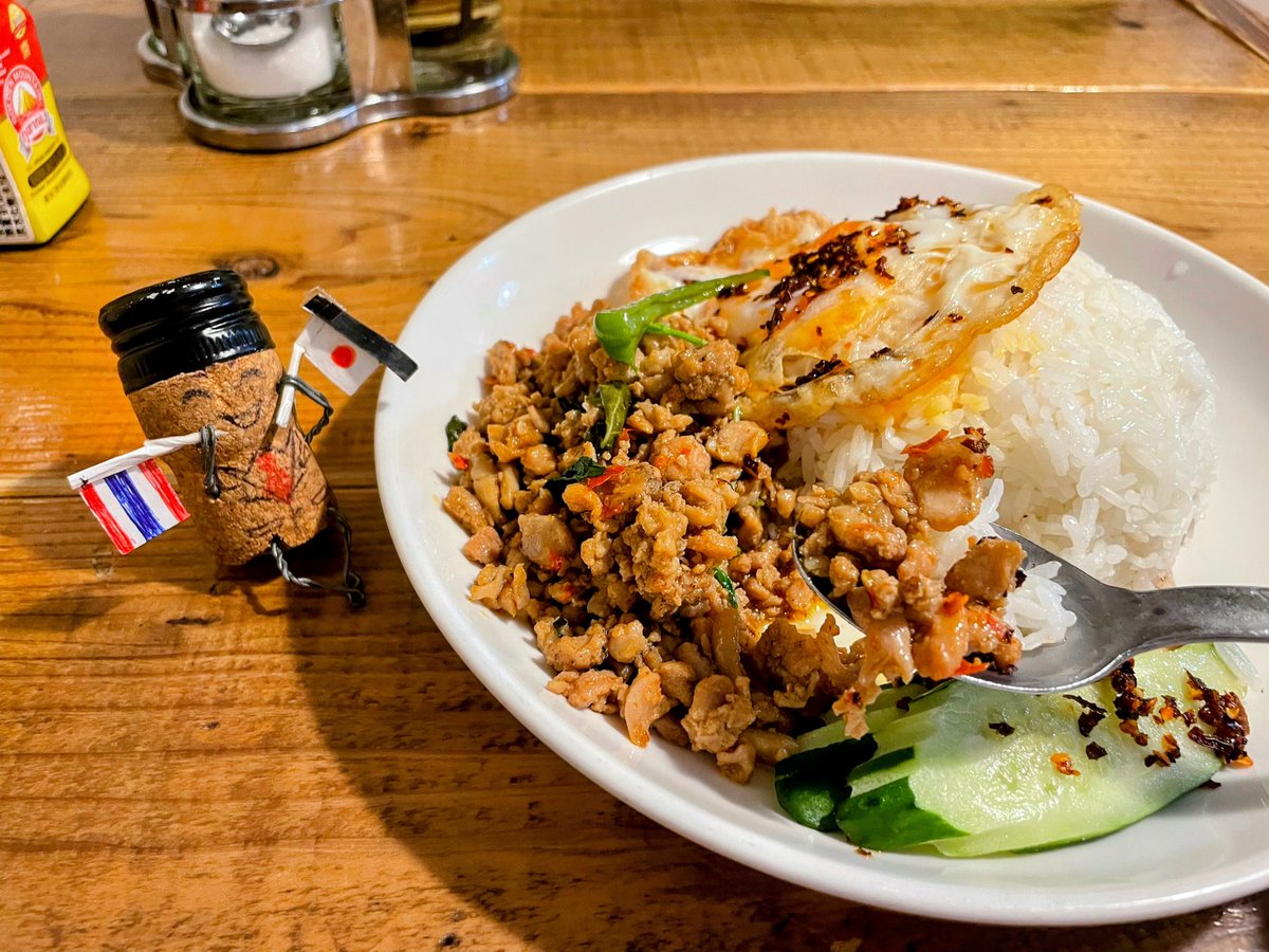 Winger2499's tweet photo. Thai Food on a hot summer Wednesday
🇹🇭タイ酒場🇹🇭
暑い🥵…とても暑い🥵
…そんな日は、辛いタイ料理で身体の中から温めれば良いのであります🫡 https://t.co/ZaXyHzIdZm