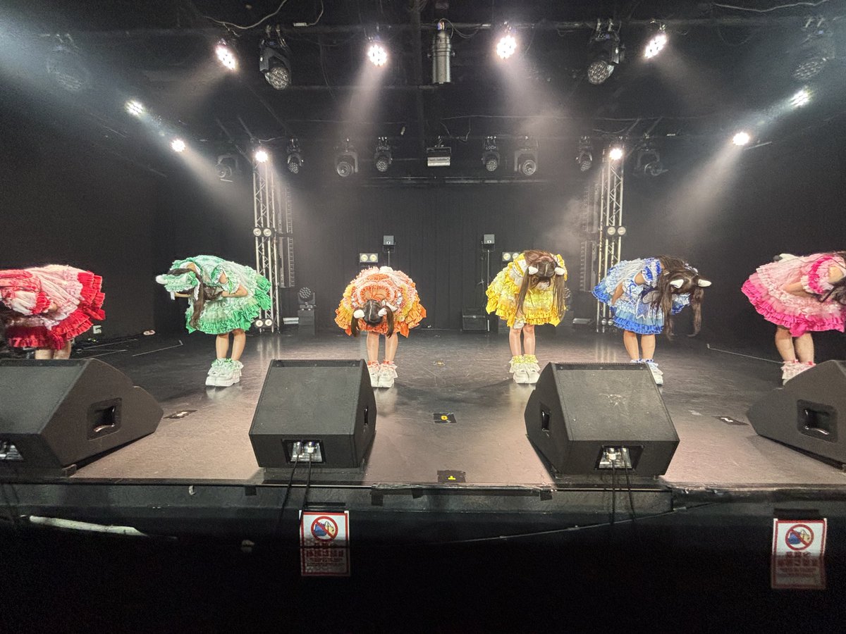 codeashtoash's tweet photo. 大切なワンマンの次の日の対バンに行かないやつはゲイらしいので行ってみたらいろねがちゃんとお辞儀してて感動した https://t.co/TmyrwtbgZH