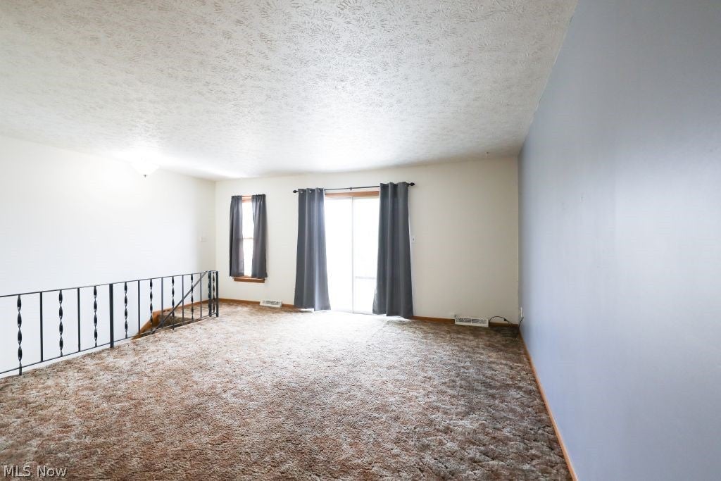 bstamp6's tweet photo. 1258 Pembrooke Drive Unit D, Salem, OH, 44460
2 bed | 1 bath 840 Sq. Ft.
Active | 110000
https://t.co/G5oKKOhNQG
Welcome to easy, low-maintenance living in the desirable Pembrooke Condominium Association community! This second-floor condo offers approximately 840 sq. ft. of... https://t.co/Ats3l7P2nW