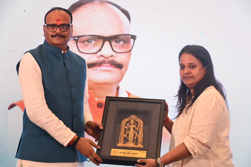 upmita's tweet photo. समर्पण और सम्मान…

Team Amar Ujala @brajeshpathakup @AU_VaranasiNews https://t.co/vsJnCZw1os