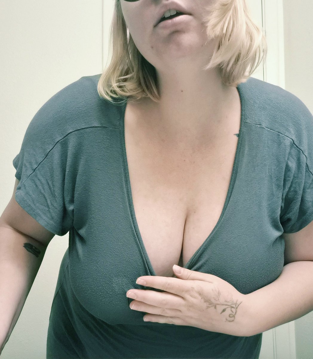bun_housewife's tweet photo. Bunny wife got up, put on a house dress, made hubby lunch for work, got him clothes for the day, woke him up, kissed him goodbye, n fed n let the dogs out. now shes out of breath n has immediately stripped n gone back to bed bc shes exausted.  😅😮‍💨 https://t.co/dPjN36VF73