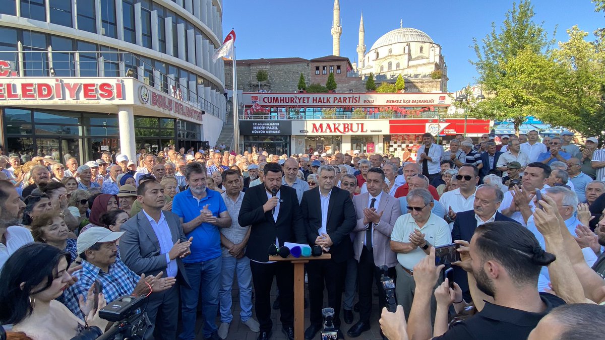 BoluYeniParti's tweet photo. Bolu’da YENİ bir dönemin ilk adımını hep birlikte atıyoruz.

İl ve ilçe teşkilatlarımız, belediye başkanlarımızla birlikte; butlan zihniyetinin kontrolüne geçen CHP’den istifa ediyoruz.

İktidar yürüyüşümüze YENİ PARTİ çatısı altında, kararlılıkla devam edeceğiz. https://t.co/P01sKVYjzf