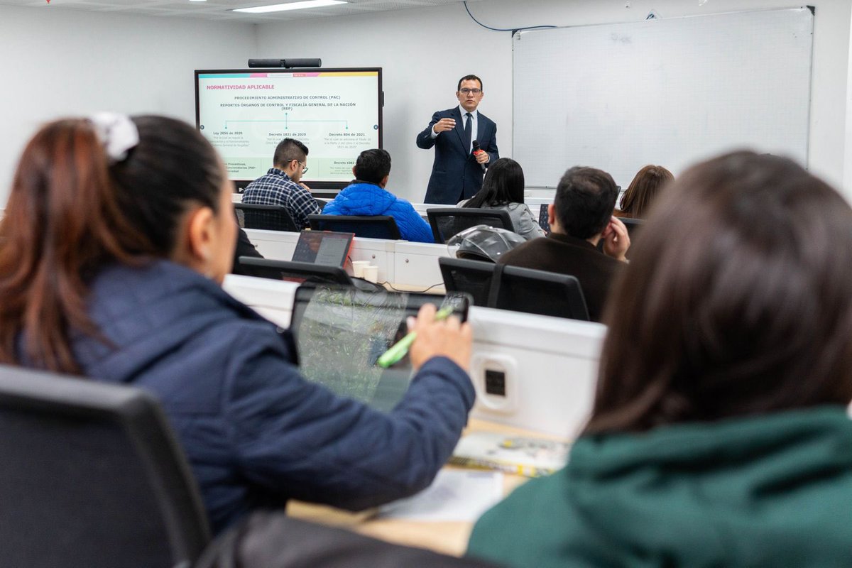 Regalias_gov's tweet photo. ¡Comienza la segunda jornada de la «Ruta de Servicios: Regalías que conectan y transforman territorios» en la @ESAPOficial!

Continuamos recibiendo a servidores públicos y actores territoriales de Bogotá, Boyacá y Cundinamarca, quienes inician la agenda de hoy con la capacitación sobre acciones de control y vigilancia de los recursos del #SistemaGeneralDeRegalías.

Durante esta jornada seguiremos fortaleciendo capacidades para promover una gestión transparente, eficiente y responsable de las regalías, acercando la oferta institucional a los territorios.