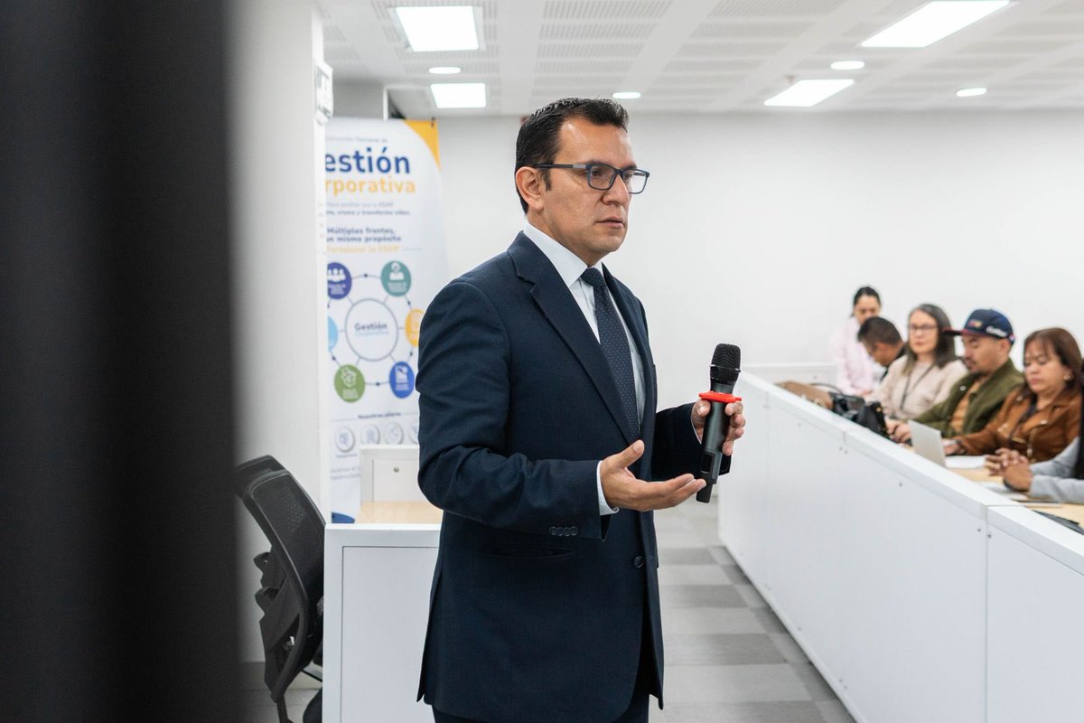 Regalias_gov's tweet photo. ¡Comienza la segunda jornada de la «Ruta de Servicios: Regalías que conectan y transforman territorios» en la @ESAPOficial!

Continuamos recibiendo a servidores públicos y actores territoriales de Bogotá, Boyacá y Cundinamarca, quienes inician la agenda de hoy con la capacitación sobre acciones de control y vigilancia de los recursos del #SistemaGeneralDeRegalías.

Durante esta jornada seguiremos fortaleciendo capacidades para promover una gestión transparente, eficiente y responsable de las regalías, acercando la oferta institucional a los territorios.