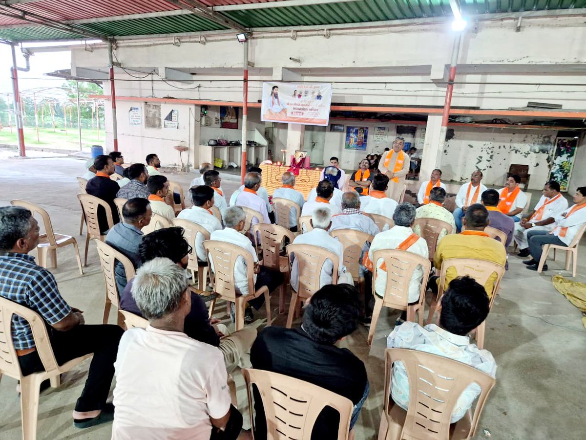 BJPKiritsinh's tweet photo. ભારતીય જનતા પાર્ટીના અનુસૂચિત જાતિ મોરચાના હોદ્દેદારો અને કાર્યકર્તાઓ તથા નેસડા ગામના આગેવાનો અને ગ્રામજનોએ ઉપસ્થિત રહી કાર્યક્રમને ભવ્યતા બક્ષી.

સંત શિરોમણી શ્રી ગુરુ રવિદાસ મહારાજના દર્શાવેલા સમરસતા અને માનવતાના માર્ગ પર ચાલવાનો સંકલ્પ જ સમાજના ઉજ્જવળ ભવિષ્યનો સાચો આધાર છે. 🪔 https://t.co/MFqbqAhNKp