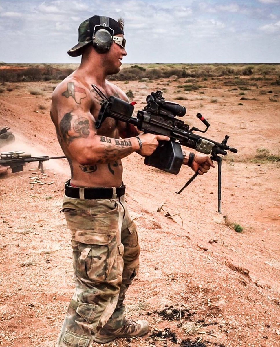 specialopsmag's tweet photo. MARSOC Raider. Suns out, guns out. https://t.co/xCpvKYTz39