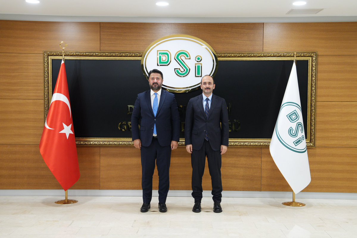EmreCaliskan_50's tweet photo. 📍Devlet Su İşleri Genel Müdürlüğü

Devlet Su İşleri Genel Müdürümüz Sn. @mehmetakifbalta ’yı ziyaret ederek DSİ'nin ilimizde devam eden ve planlanan yatırımları üzerine değerlendirmelerde bulunduk. 

Nazik misafirperverlikleri için teşekkür ediyor, çalışmalarında başarılar diliyorum.