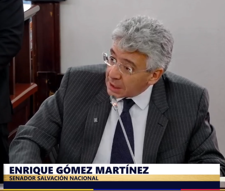 JuanUribeVe's tweet photo. ¡Felicitaciones al H.S. @Enrique_GomezM  por su elección como Presidente de la Comisión Primera del Senado! Un reconocimiento a su liderazgo, compromiso y defensa de los principios que fortalecen a Colombia. En @MovSalvacionNal ¡Sentimos mucho orgullo y le deseamos muchos éxitos! https://t.co/l3XppOpd8I