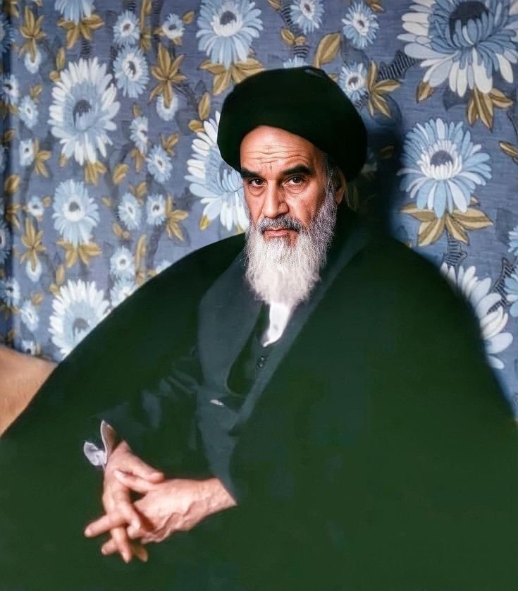 en_emamkhomeini's tweet photo. "If you want to stand fearlessly in the face of falsehood, accustom yourself to a simple way of living."

— Imam Khomeini, June 7, 1984 https://t.co/RVkbr2MwWC