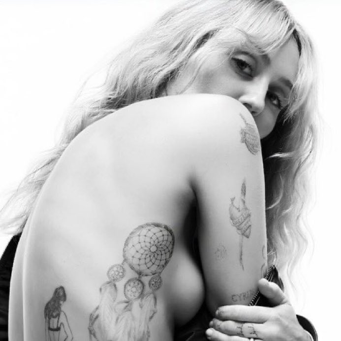 mileyfortune's tweet photo. 🚨 “Na verdade, ela filmou mais de 2 (clipes). Ela e a gravadora (Atlantic) não estão brincando nesta era, confie em mim. As músicas são cativantes e é realmente um álbum divertido. As coisas vão começar a acontecer muito em breve” https://t.co/ZzYrlSIdKu
