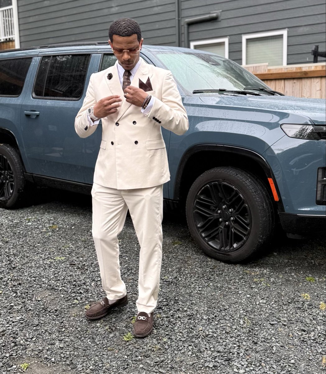 JayGriffDadGang's tweet photo. Went to my cousin wedding yesterday and I must say I brought out some heat #suaveanddebonair #stylishandblessed
#blackmenswear https://t.co/r1rXnZB4tR