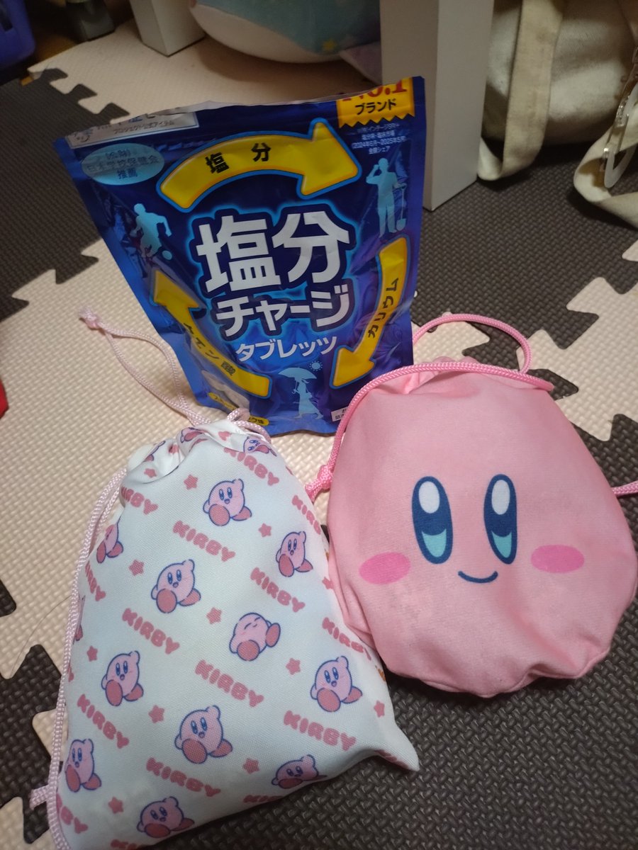 AriponJp's tweet photo. あっ直渡しってこれね(巾着の中に飴入っています) https://t.co/JnDxEcFHSn