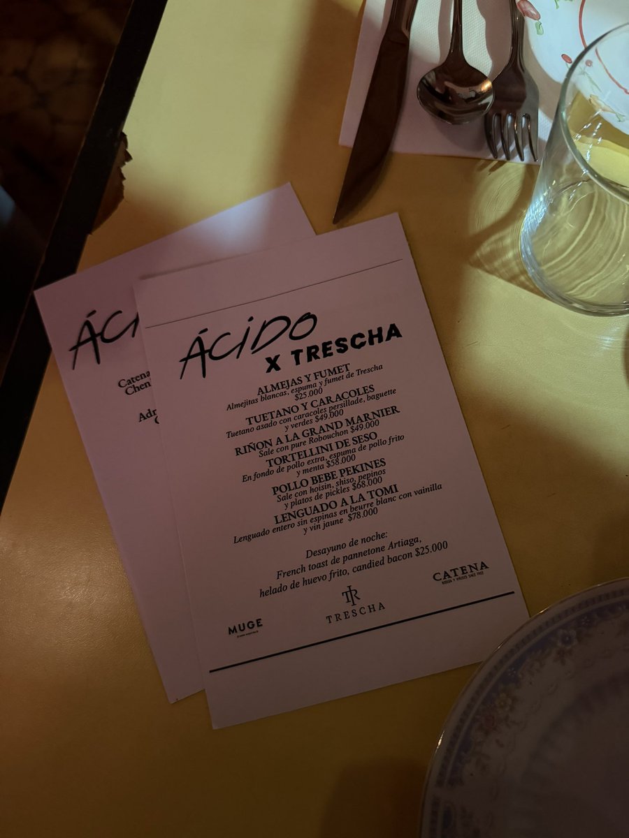 ezequielduartte's tweet photo. Ayer fui al evento de Acido x Trescha, una locura cada plato y la búsqueda en si que tuvieron con cada uno, el precio obviemoslo,  era un evento de 2 cocineros con mucho reconocimiento

El helado de huevo frito no tenia sentido, ahora me queda pendiente ir al Acido normal https://t.co/UjpOIkPr4O
