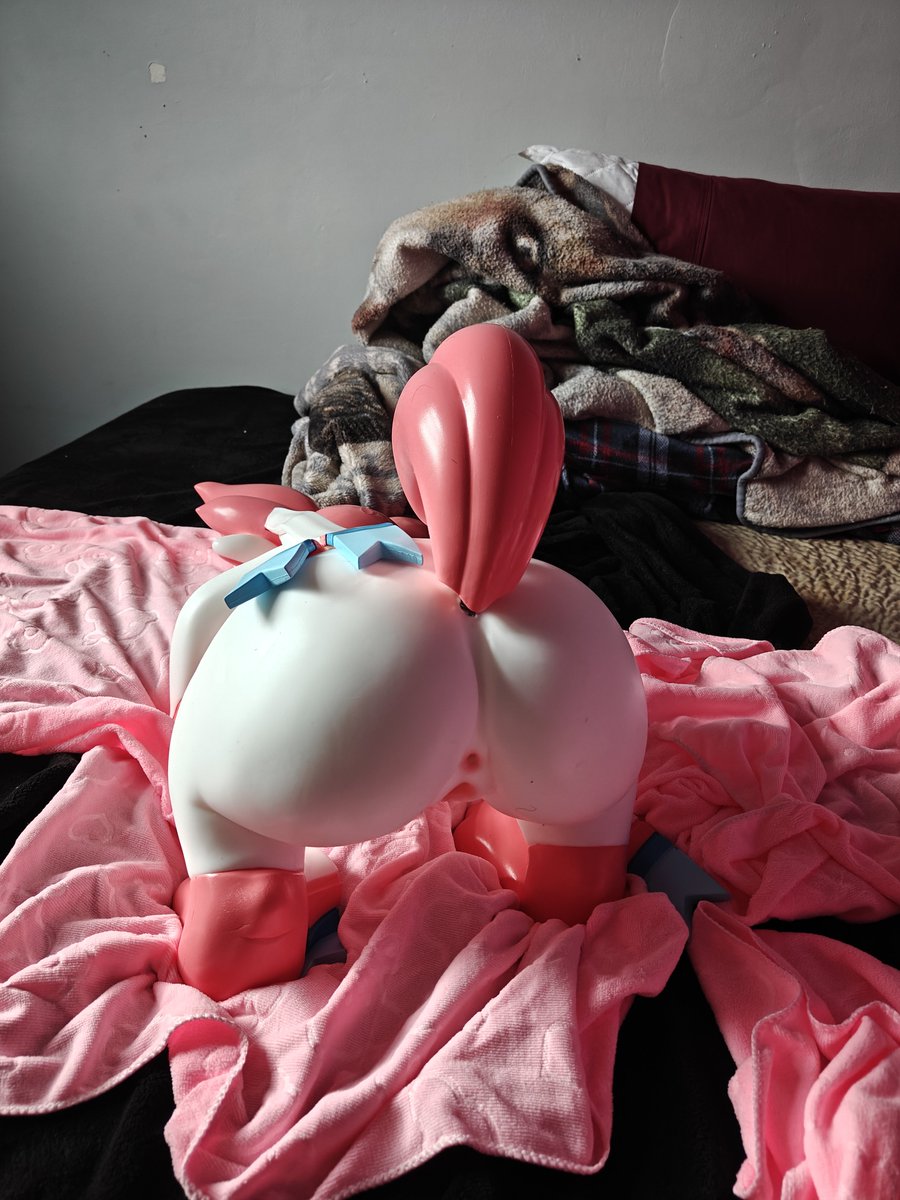 GooeyLycan's tweet photo. Honestly...really like her. BUT I HAVE NO IDEA WHERE TO STORE HER! https://t.co/EyHh4mHS7L
