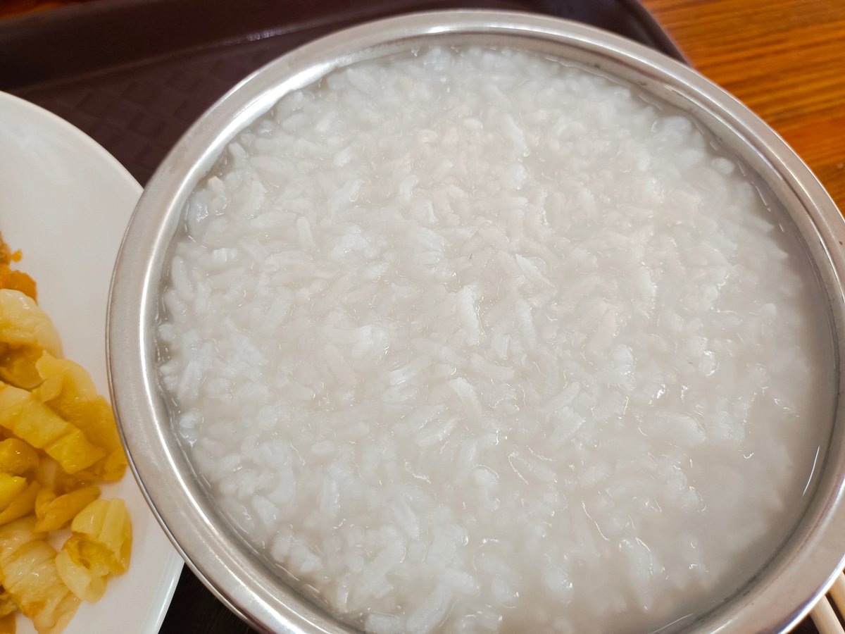 MertieNozick's tweet photo. Just cozy up with a warm bowl of congee and crisp pickles for breakfast—simple, satisfying, and my favorite start to a lazy weekend ， https://t.co/DW3djZite7