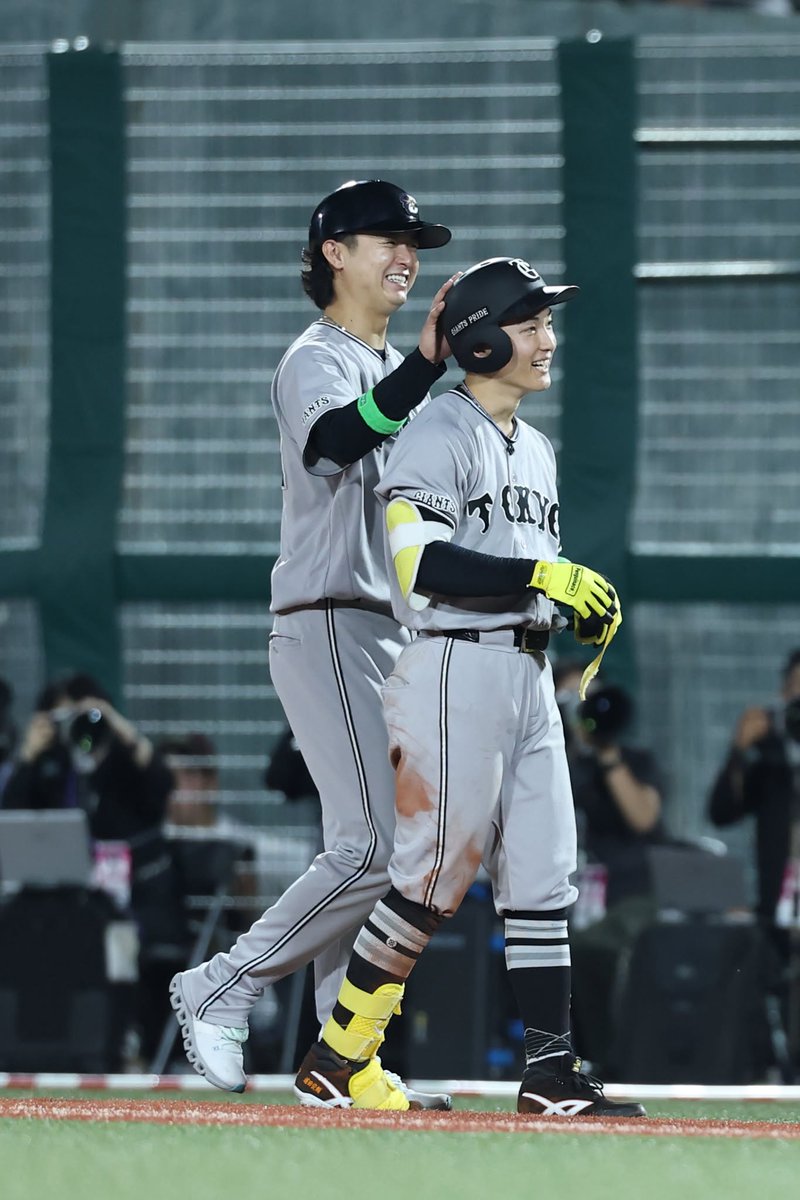 TokyoGiants's tweet photo. マイナビオールスターゲーム2026🌟
富山市民球場🏟
全セ 8-7 全パ

昨日登板した #田中瑛斗、#井上温大 両投手は、ベンチやランナーコーチからチームにエールを送りました👍
https://t.co/CkCYha6PPb https://t.co/PuVzmUnVHX