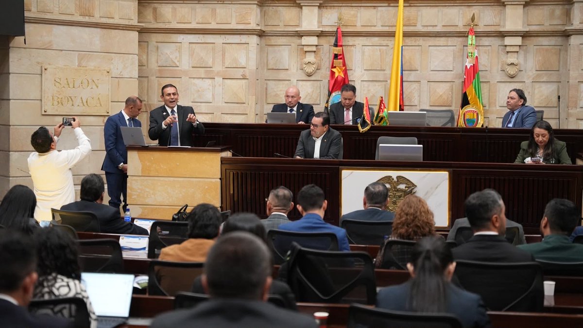 GoberNorte's tweet photo. En el Encuentro Regional de Socialización del Plan Estratégico Regional (PER) de @RapSantanderes, los gobernadores @williamndes_ y @GralJuvenalDiaz lideran una agenda conjunta en el Congreso de la República para impulsar proyectos estratégicos del Gran Santander. https://t.co/bt9CW9FIcl