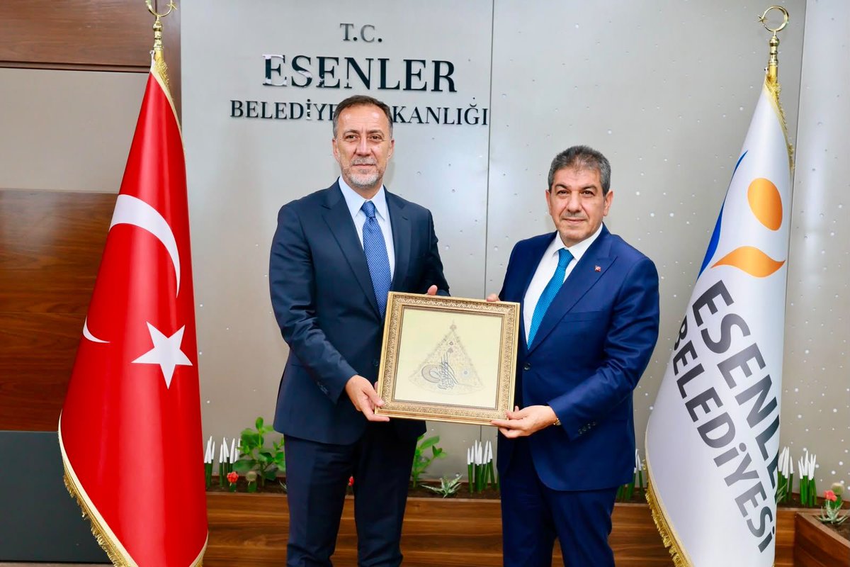 _MHPistanbul_'s tweet photo. İl Başkanımız Sayın @BBvolkanyilmaz, Esenler Belediye Başkanı Sayın Mehmet Tevfik Göksu'yu ziyaret etti.

Nazik ev sahipliği dolayısıyla teşekkür ediyor, Sayın Göksu’ya Esenler ilçemize yönelik çalışmalarında üstün başarılar diliyoruz. https://t.co/fzF60e4xph
