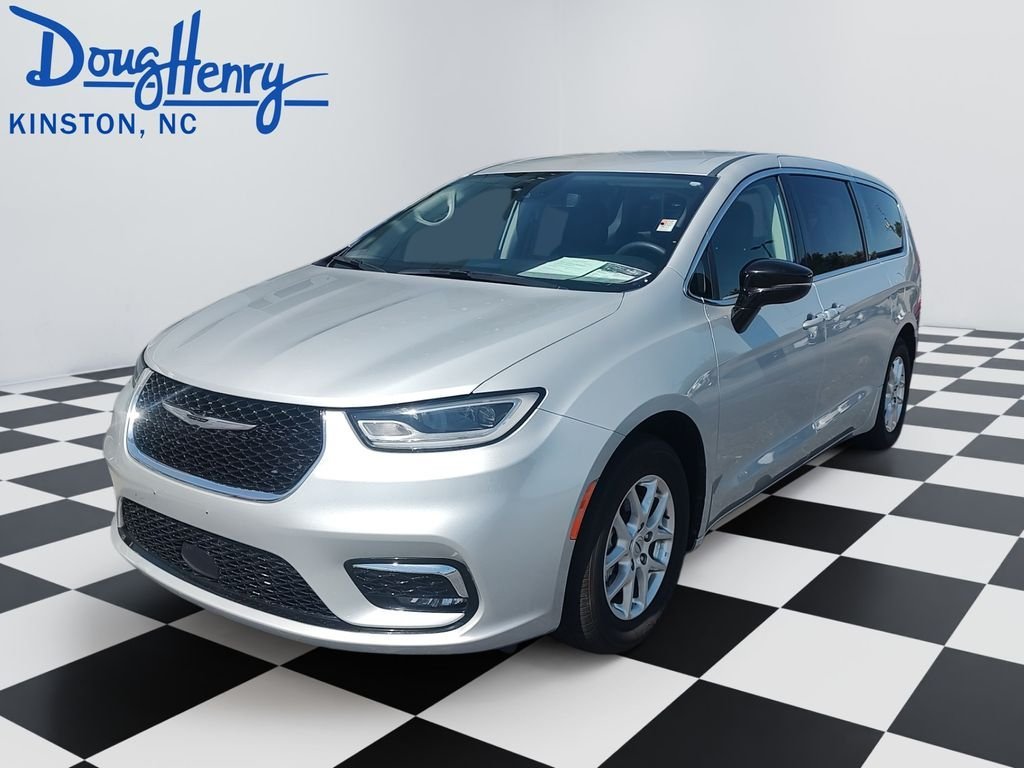 DougHenCDJR's tweet photo. Take the family trip to the next level in this Pre-Owned 2024 Chrysler Pacifica!

See details --> https://t.co/nYSBvFKB7P https://t.co/7Mi0t18mDF