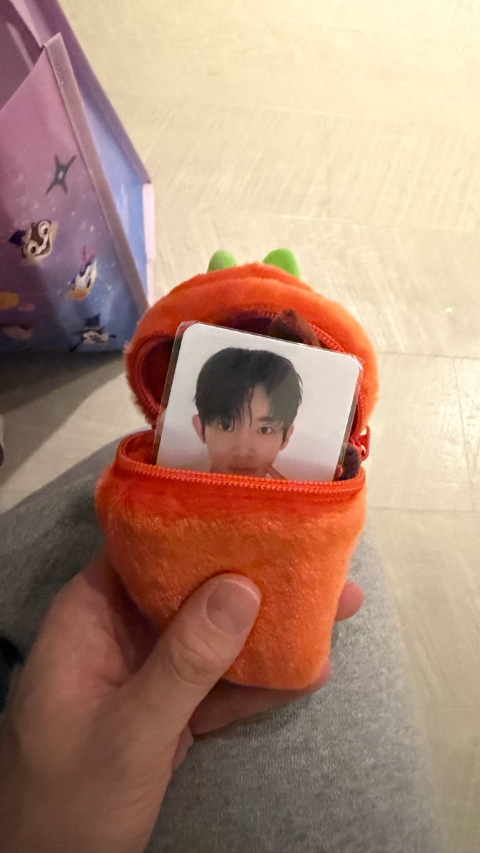 hajin_shinxx's tweet photo. 🐶 i’ll do an unboxing nowㅎㅎ
🐶 (pict)
🐶 ㅋㅋㅋㅋㅋㅋ cool nick caught my eyes first
🐶 (pict)
🐶 this is really prettyㅠㅠ it’s so cute
🐶 (pict)
🐶 i’ve never been to disneyland before but this is such gift that makes me feel so happy🥹
🐶 (pict - siwoo poca inside carrot)
🐶 highlight
🐶 ㅋㅋㅋㅋ you hid it so cutelyㅋㅋㅋㅋ
🐶 (pict)
🐶 (pict)
🐶 ㅋㅋㅋㅋㅋㅋㅋ santa bunny, thank you so much for coming at this late hour
🐰 i specially gave you the limited edition poca first
🐶 you must have had hard time so hurry and go rest well today~~ thank you im so touched
🐶 oh~~
🐶 thank you sincerely!!! 😽😽😽
🐰 see you later! i’m going back to work againㅜ😪
🐶 CEO..ㅠㅠ you’re really working so hard
🐶 cinderella is going to sleep now
🐶 good night🌙🌙
🐰 it past 12 youre not cinderella anymore^^

help why are they chatting when theyre literally next to each other oh i feel sickkk 😭😭