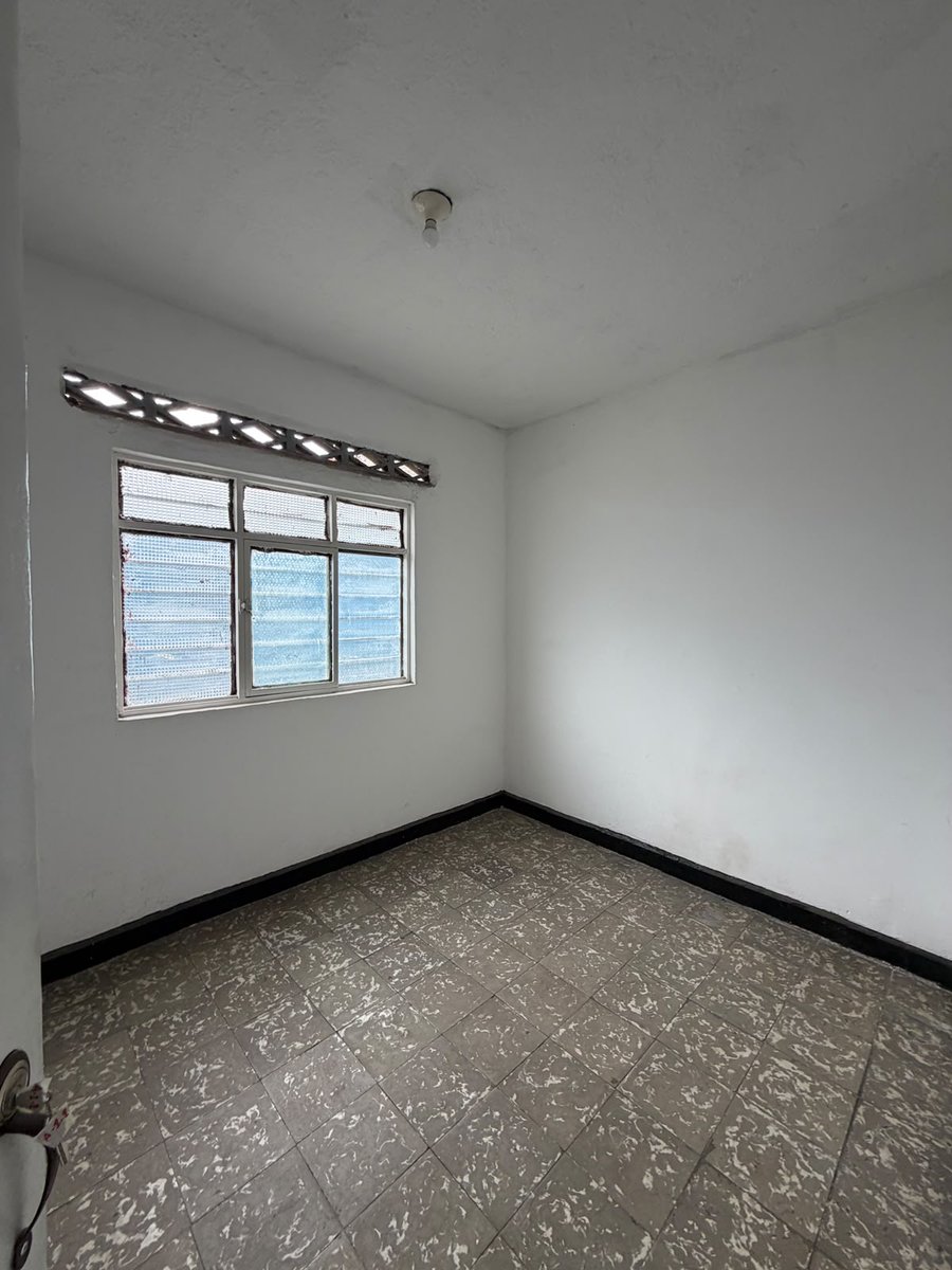 NaranjoDuque's tweet photo. Casa-Local en Alfonso López III. Cód: 2465.
Alquila para uso comercial o residencial: 3 alcobas/privados,estudio, sala-comedor, cocineta a gas, 2 baños completos, zona de oficios con patio interno y antejardín cerrado.
Precio: $2.200.000.
602 8960448, 3157050711, 3241000095. https://t.co/XIy1gGNi8K