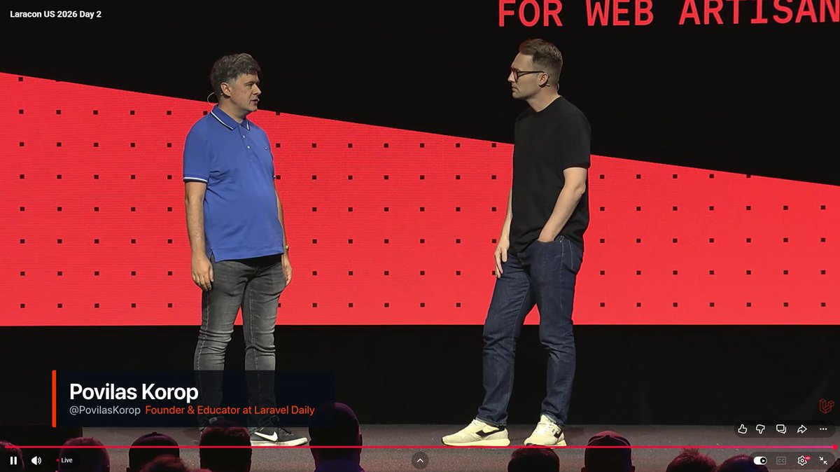 jxt_devdavid's tweet photo. #LaraconUs https://t.co/BdAFQQOoEF