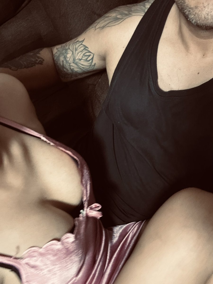 Chuck7845342091's tweet photo. @soyAlessaQueen Hola somos pareja nos gustaría conocerte https://t.co/GhwtFWU9do
