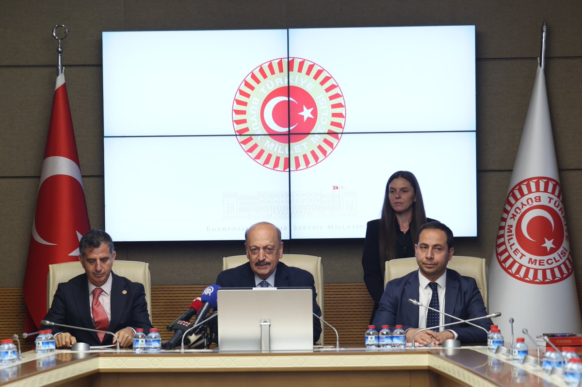 tubavuralcokal's tweet photo. 📍 TBMM 

Sağlık, Aile, Çalışma ve Sosyal İşler Komisyonu olarak Komisyon Başkanımız, Ankara Milletvekilimiz Sayın Vedat Bilgin (@vedatbilgn) başkanlığında, bölgemizde yaşanan gelişmeler, Gazze'de devam eden katliamın yol açtığı sağlık krizi ve yürütülen yardım politikalarını üzerine değerlendirmelerde bulunduk.

İnsan onurunu esas alan, kalıcı ateşkesi ve adil bir barışı önceleyen her çaba desteklenmelidir. Sessiz kalmak, bu zulme ortak olmaktır. Gazze için adalet, insanlık için ortak sorumluluğumuzdur.