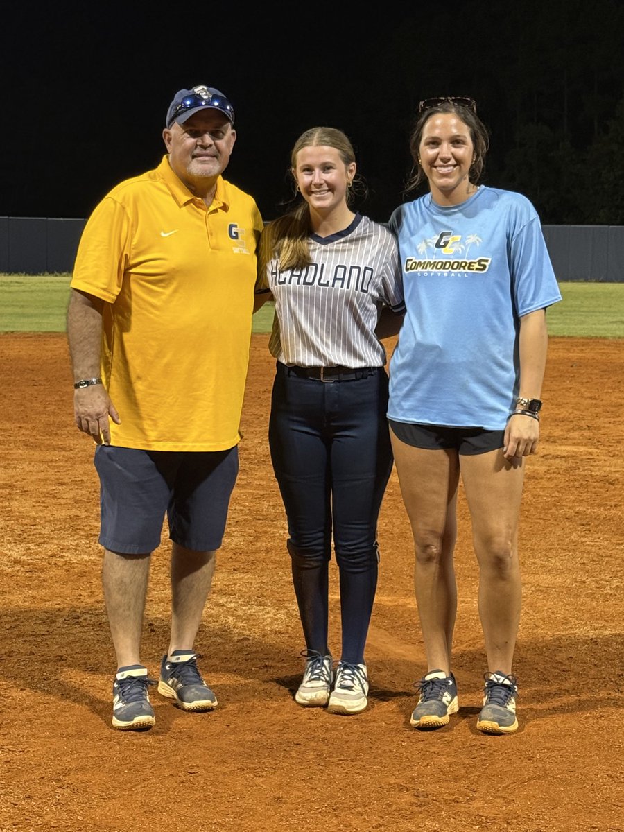 KynleeWatkins14's tweet photo. Had a great time last night at @GCSCsoftball for their Tuesday Night Lights. Got to work with some great coaches and learn. Thank you Coach @CommodoreBuc and Coach @ShellieLittle__ for having me. Looking forward to doing this again. @CoachOAllZones https://t.co/Kdwgkjib18