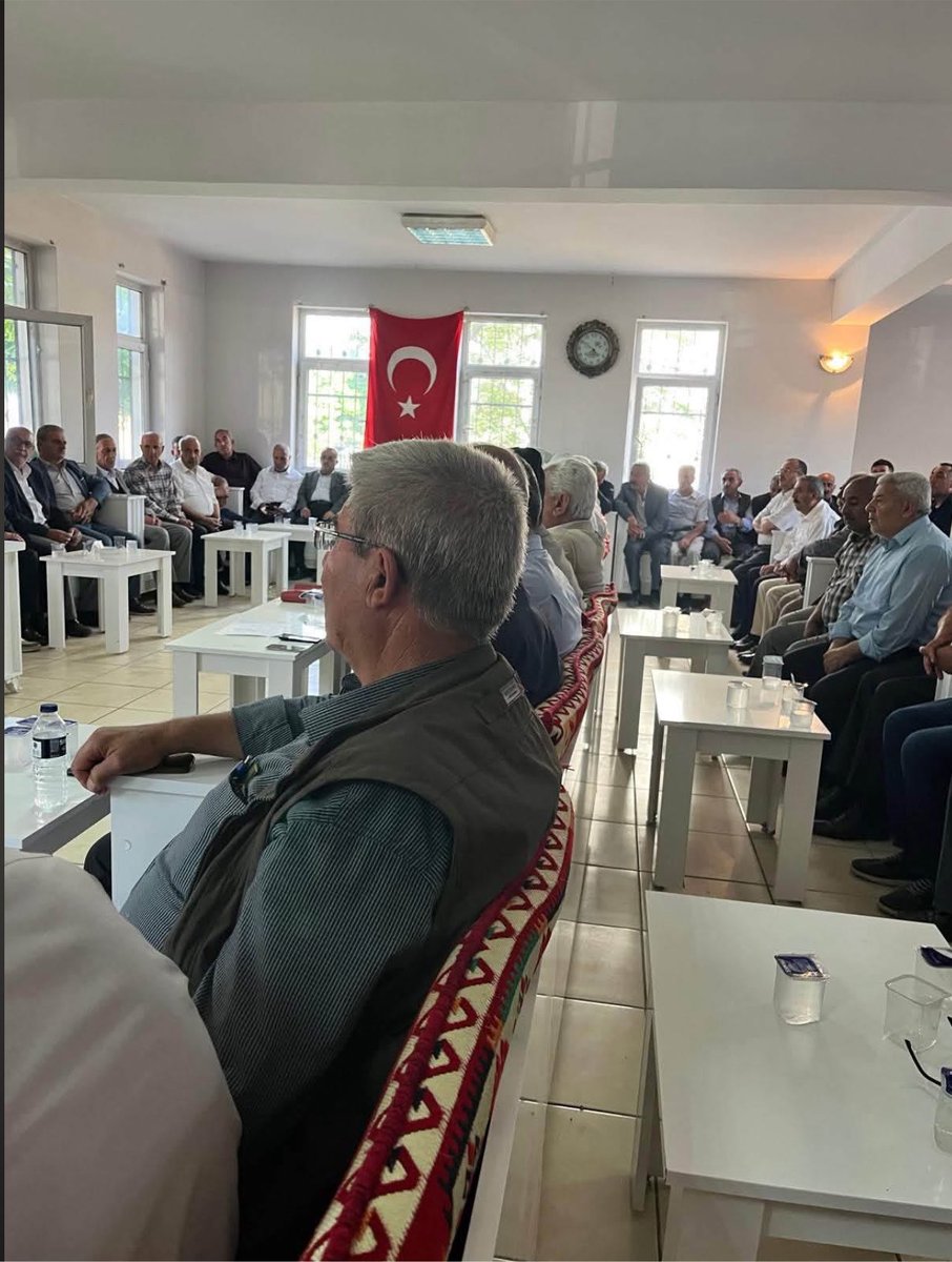 AkPartiGuroymak's tweet photo. 📍 Göçmen ve Günaş Aileleri Barış Töreni

İlçe Başkanımız Sn.@Nihat_yvz ve teşkilat mensuplarımız ile birlikte, 

Bölgemizin huzuru ve toplumsal barışının güçlenmesi adına büyük önem taşıyan Göçmen ve Güneş aileleri arasındaki barış törenine katılım sağladılar.

İki kıymetli ailemiz arasında yaşanan husumetin, sağduyu, hoşgörü ve uzlaşı anlayışıyla son bulmasına vesile olan tüm kanaat önderlerimize, aile büyüklerimize ve emeği geçen herkese gönülden teşekkür ediyoruz.

Rabbim birlik ve beraberliğimizi daim eylesin; kardeşlik, huzur ve dayanışma iklimimizi her daim muhafaza etsin.

@T_Bedirhanoglu