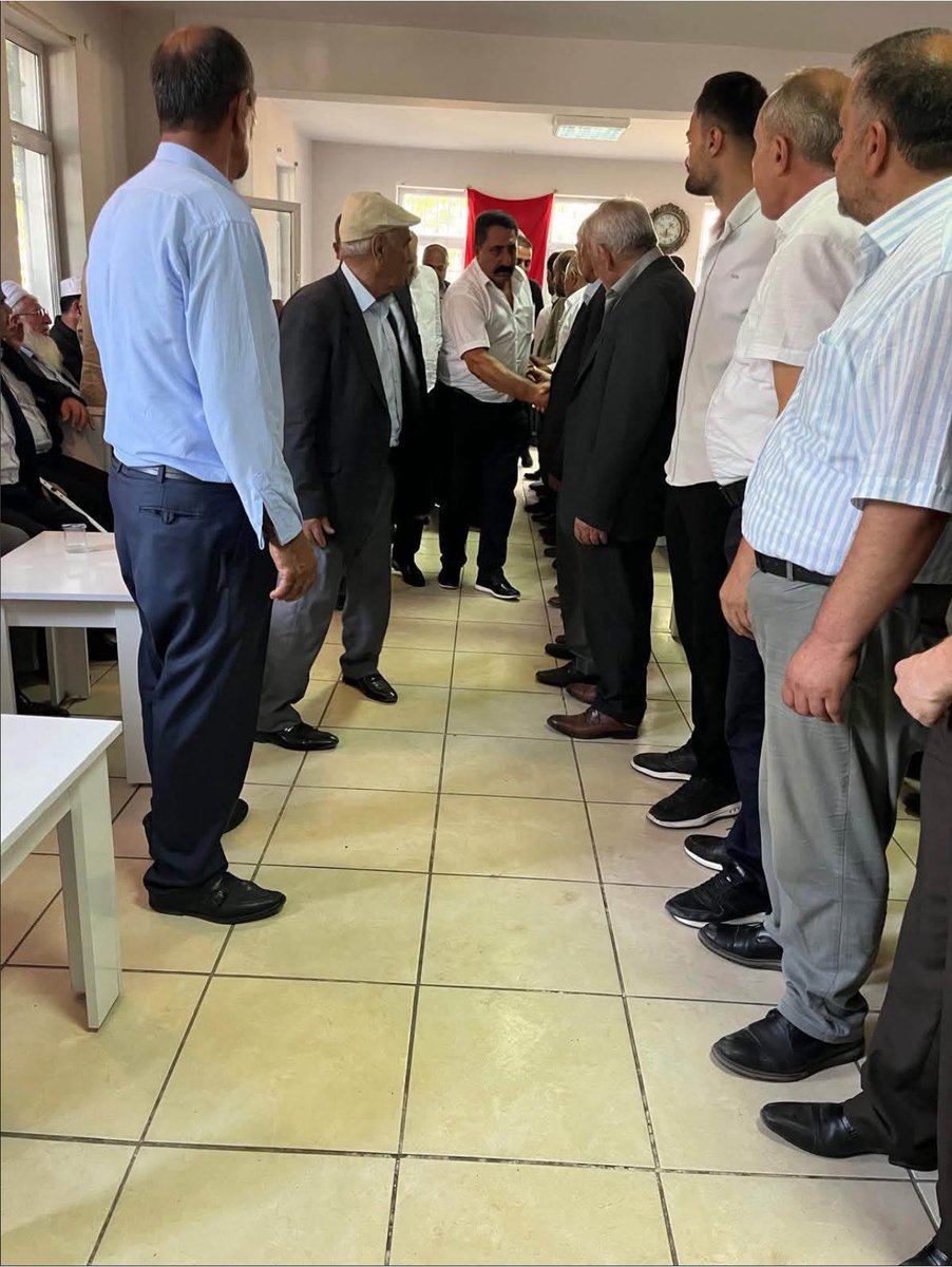 AkPartiGuroymak's tweet photo. 📍 Göçmen ve Günaş Aileleri Barış Töreni

İlçe Başkanımız Sn.@Nihat_yvz ve teşkilat mensuplarımız ile birlikte, 

Bölgemizin huzuru ve toplumsal barışının güçlenmesi adına büyük önem taşıyan Göçmen ve Güneş aileleri arasındaki barış törenine katılım sağladılar.

İki kıymetli ailemiz arasında yaşanan husumetin, sağduyu, hoşgörü ve uzlaşı anlayışıyla son bulmasına vesile olan tüm kanaat önderlerimize, aile büyüklerimize ve emeği geçen herkese gönülden teşekkür ediyoruz.

Rabbim birlik ve beraberliğimizi daim eylesin; kardeşlik, huzur ve dayanışma iklimimizi her daim muhafaza etsin.

@T_Bedirhanoglu