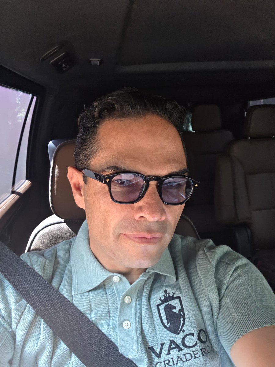 EnriqueVargasdV's tweet photo. Hoy nos toca trabajar desde nuestro Vaco Criadero y disfrutar a mis caballos. https://t.co/Q3RrFRoFkZ