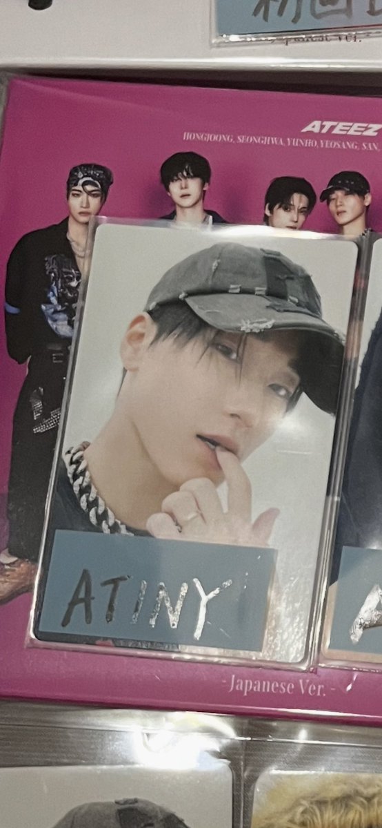 0803army_atiny's tweet photo. @ra0710_99 検索より失礼致します。ATINY盤同種のホンジュンとFCのこちらのサンと異種になりますが、スケッチブックのホンジュンとの交換希望しています。ご検討お願い致します🙇‍♀️ https://t.co/gcLi0hybhj